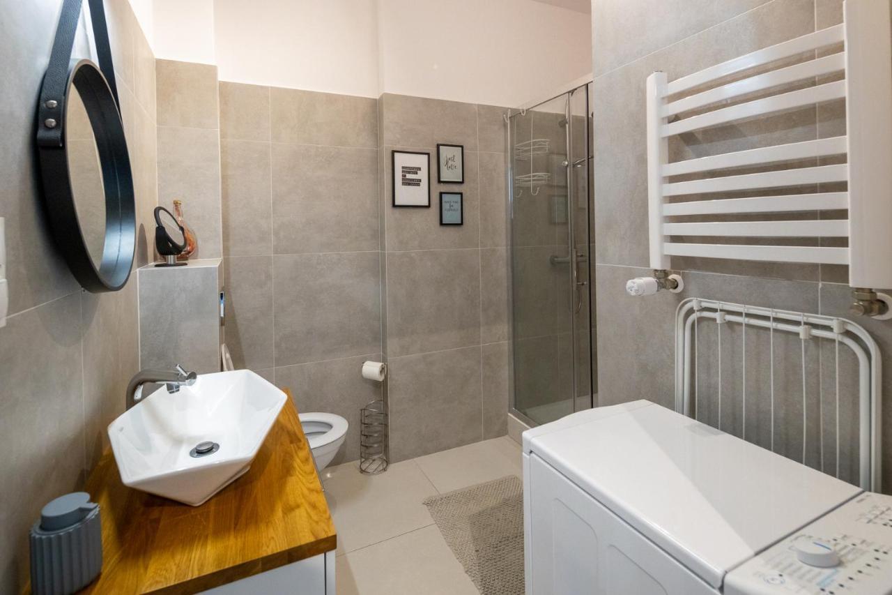 Apartament Zakatek Z Miejscem Parkingowym Bielsko-Biala Bagian luar foto